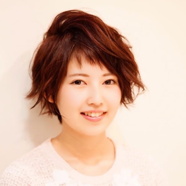 毛先のハネが可愛いアシメショート