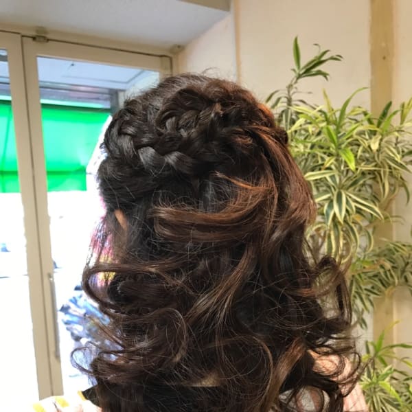 トライしやすい!編み込みでアレンジハーフアップスタイル!