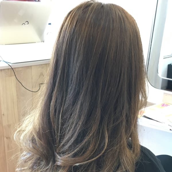 ハイライトとグラデーションのMIXでキレイめロング