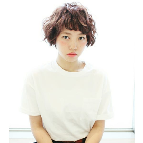 軽さと遊びのあるパーマショートスタイル