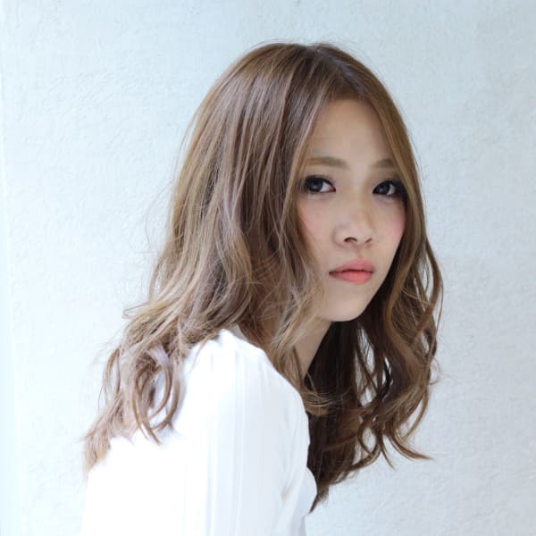 外国人風クリームベージュ