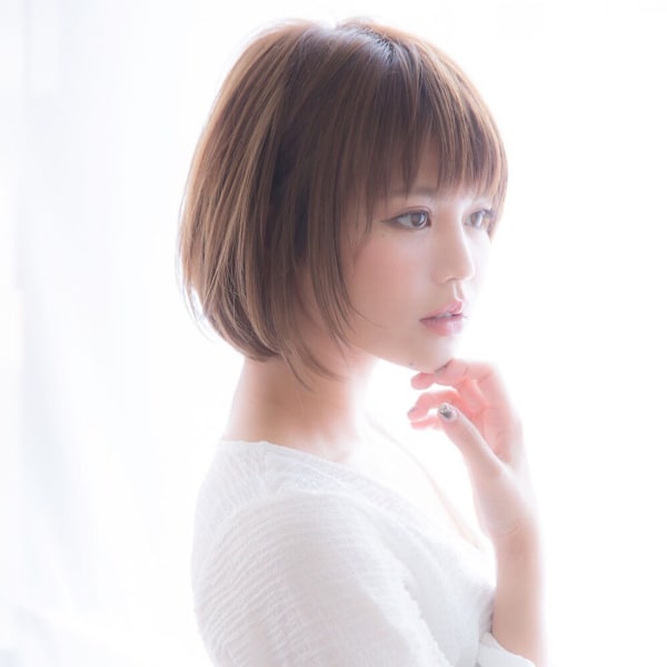 小顔大人かわいいグレージュ耳かけボブ