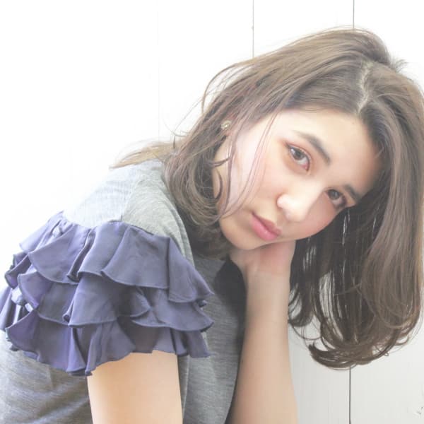 kikichi グレージュカラーのミディアムヘア|collina