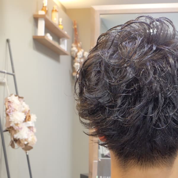 ツーブロック＆ナチュラルパーマで人気のマッシュに