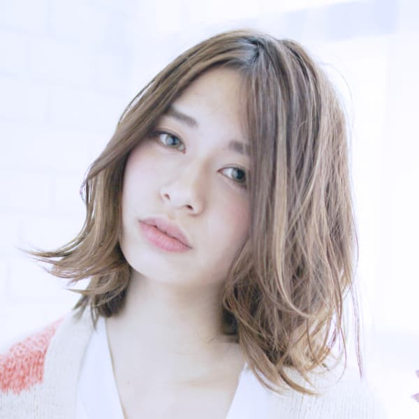 柔らかさの目立つミックスカールスタイル|PRISM hair design