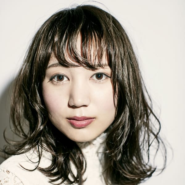 ☆顔回りのデザインで切りっぱミディも最新に☆