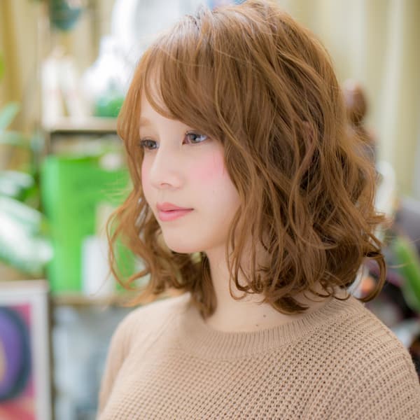 ハイトーンウェービーヘア