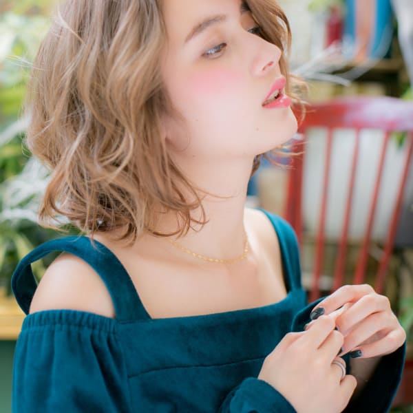 ハイトーンの艶っぽミディ