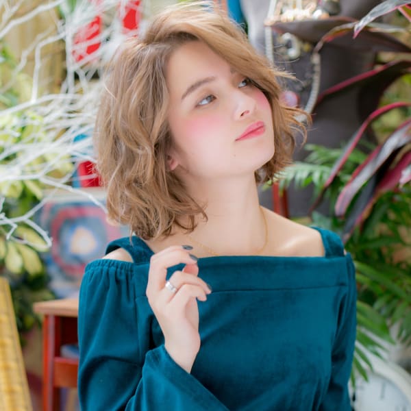 ハイトーンの艶っぽミディ