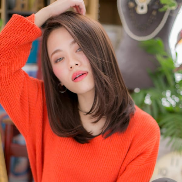 美人オーラ振りまく、フェミニンストレート