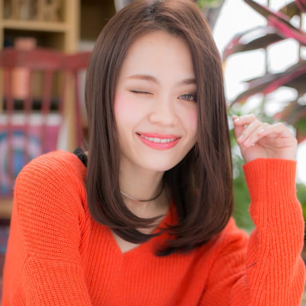 美人オーラ振りまく、フェミニンストレート