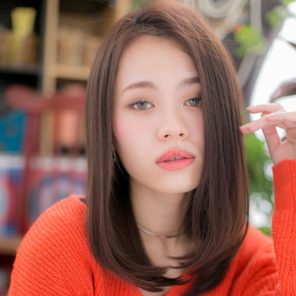 美人オーラ振りまく、フェミニンストレート