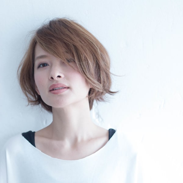 大人カワイイ外はねボブ|HeadRoom Destination