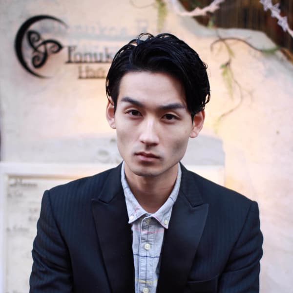 ツーブロックが冴えるかっこいいスタイル★オフィスもカジュアル