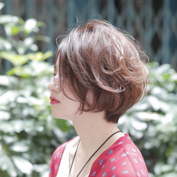 ふんわりナチュラルな前下がりショートボブ|Stujio