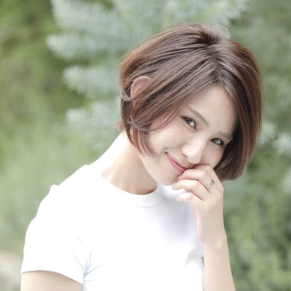 ナチュラルな前下がりショートボブ|Stujio