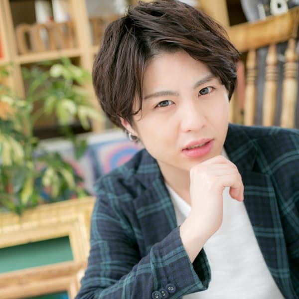 動きをつけた大人めショート