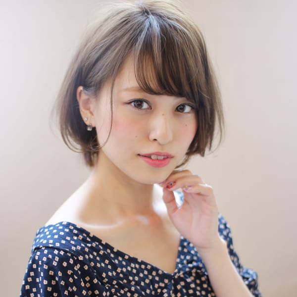 ナチュラルな耳掛けショートボブ M836