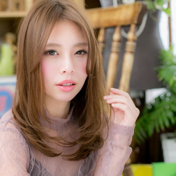 センターパートで大人ビューティ