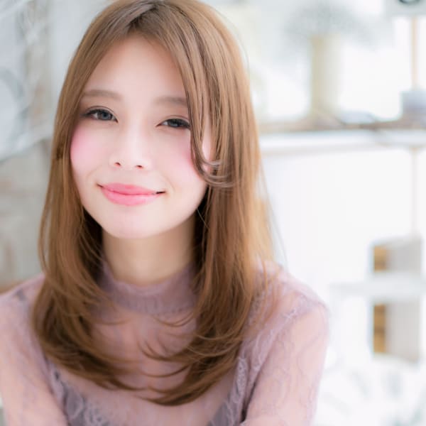 センターパートで大人ビューティ