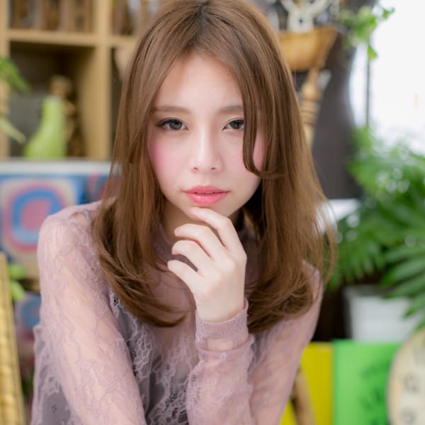 センターパートで大人ビューティ