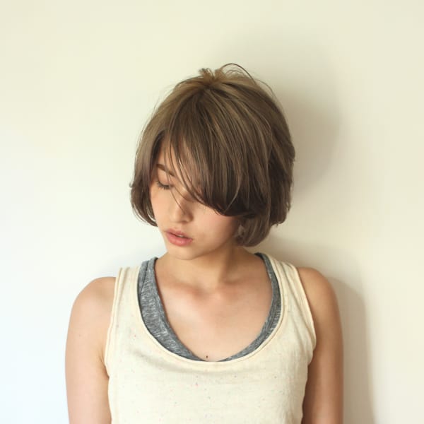 アッシュベージュ×無造作ショートBob|atelier SUNNY DAY