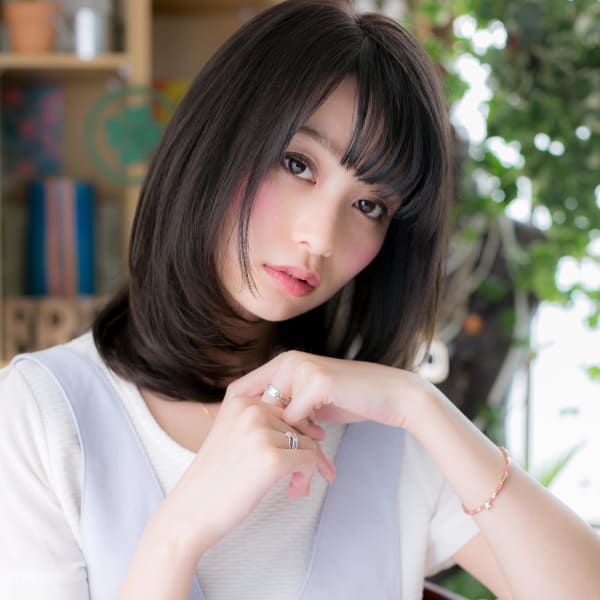 重厚感ある…黒髪美人クラシカル