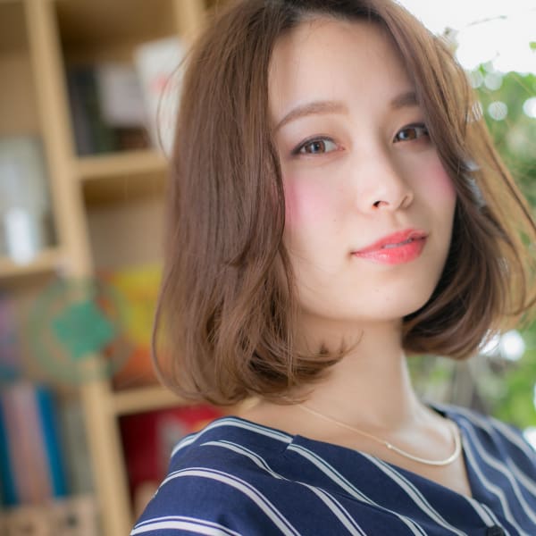 揺れるAライン、大人ボブ