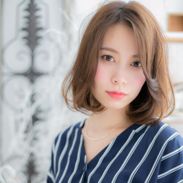 揺れるAライン、大人ボブ