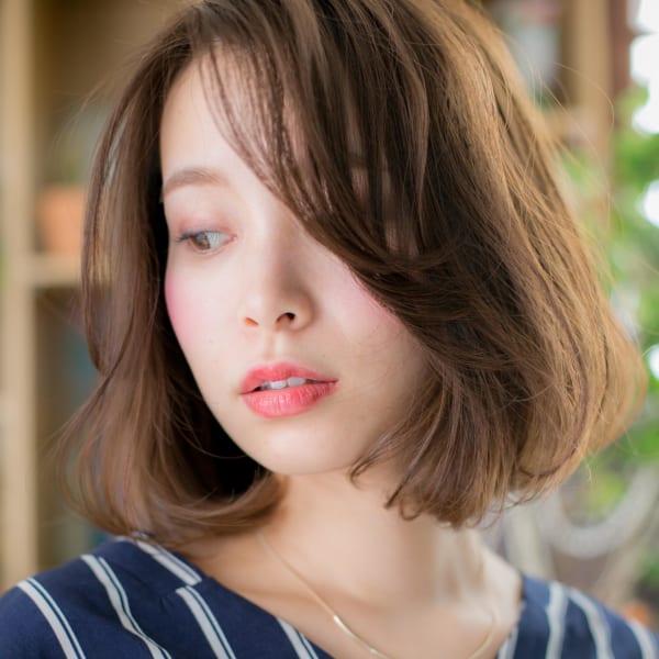 揺れるAライン、大人ボブ