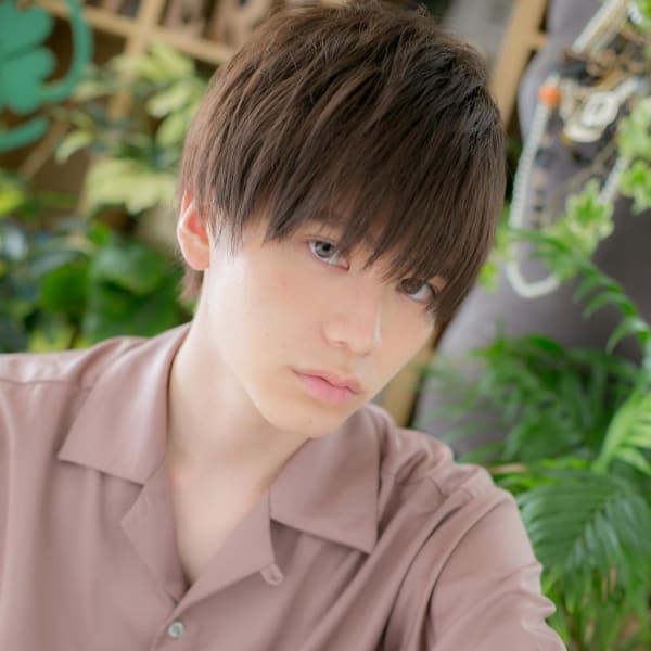 ライト仕上げのナチュラルショート