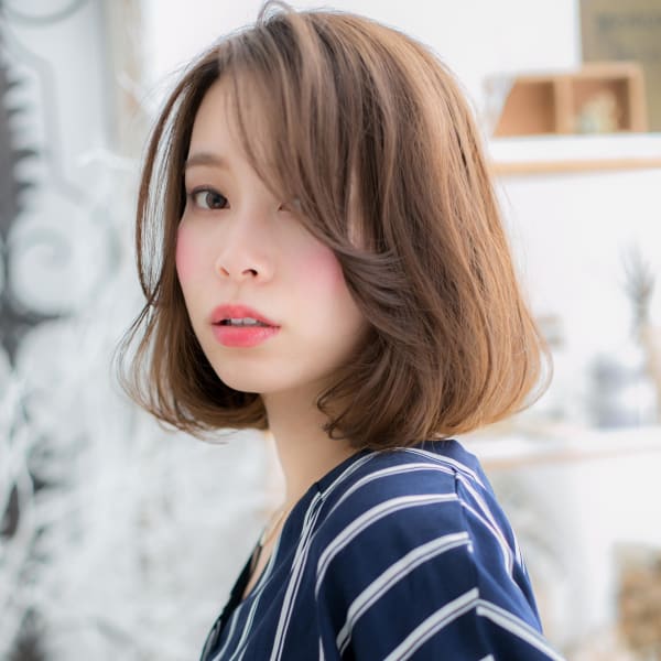 揺れるAライン、大人ボブ