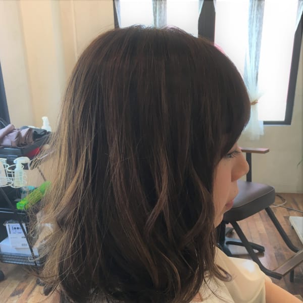 重×軽な毛先が揺れる今どきセミディ