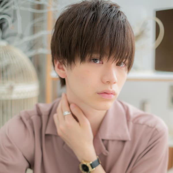 ライト仕上げのナチュラルショート