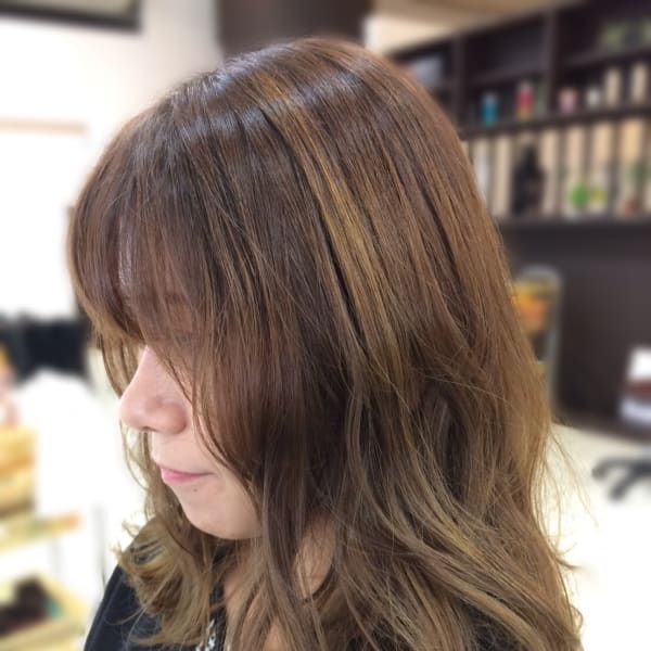 大人かわいい 無造作巻き髪スタイル