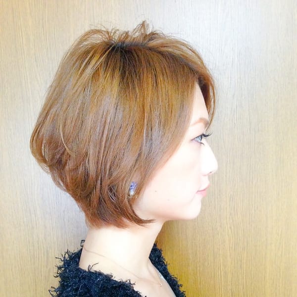 ハイベージュ★耳かけ前下がりくびれショート