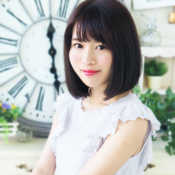 黒髪で清潔感な好印象ナチュラルボブ