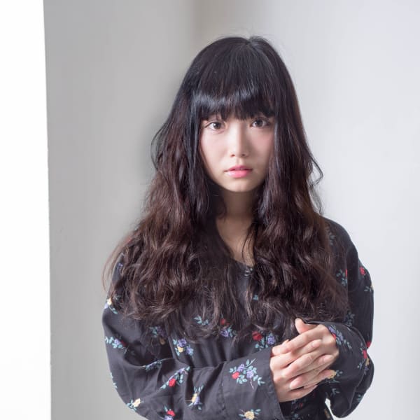 軽いウェーブが可愛い秋冬スタイル