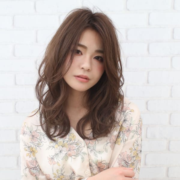 外国人のようなラフで透明感のあるSEXYヘア。