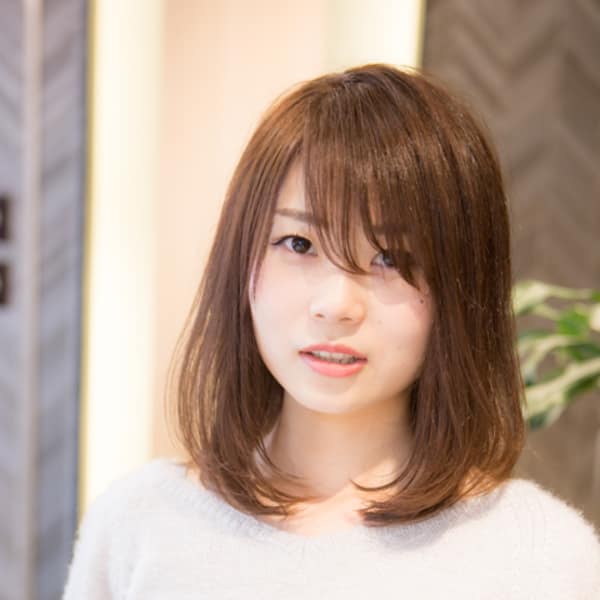 髪の毛のツヤ感を生かすナチュラルヘアー|LeAD hair＆make