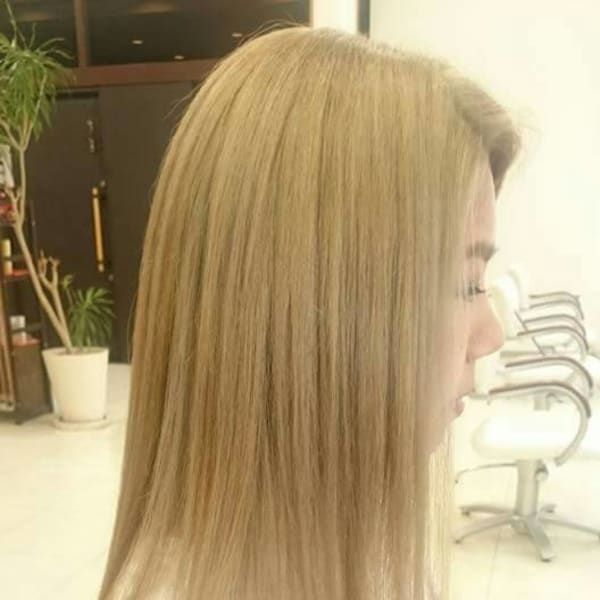 サラサラロングヘアスタイル