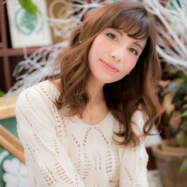 品のある大人かわいいカジュアル小顔セミディ