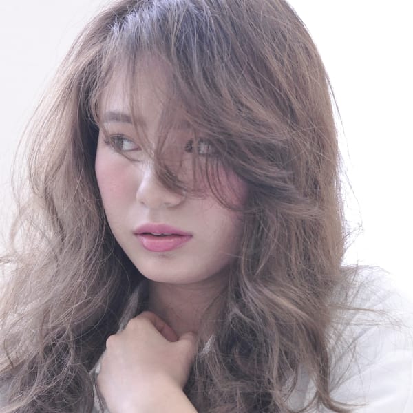 VERY風 女性らしさのあるナチュラルウェーブスタイル