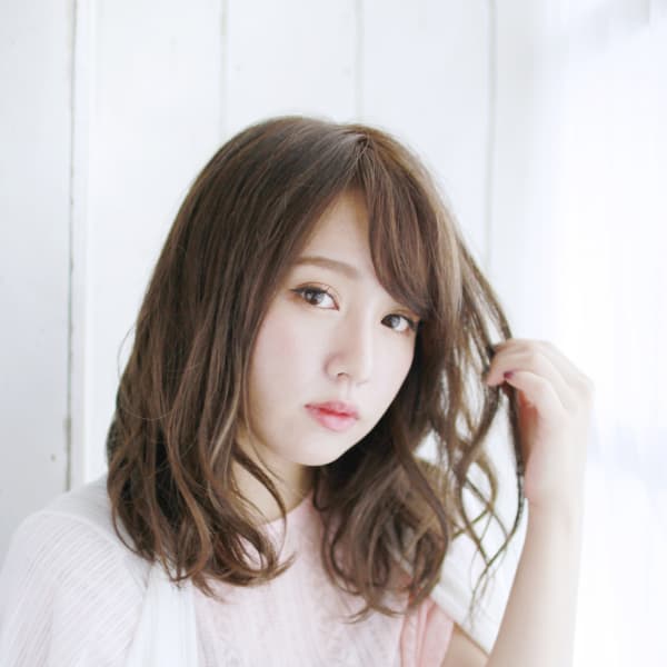 透け感たっぷりのアッシュ系のカラー