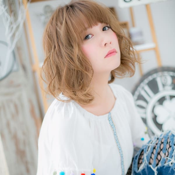 大人かわいい♪くせ毛風の小顔ボブ