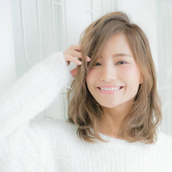 ライトベージュ