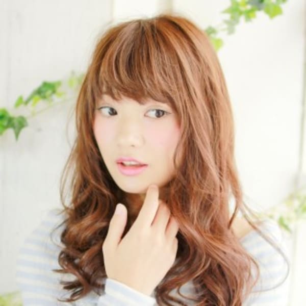 ゆるカールが今っぽいヘアースタイル