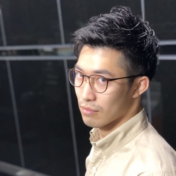 人気アップバングショートスタイル<理容室>