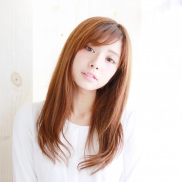 ツヤ感たっぷりマロンカラーのツヤストレート