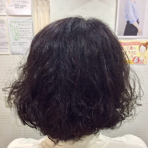 パーマ風のクセを活かしたクシュクシュボブ